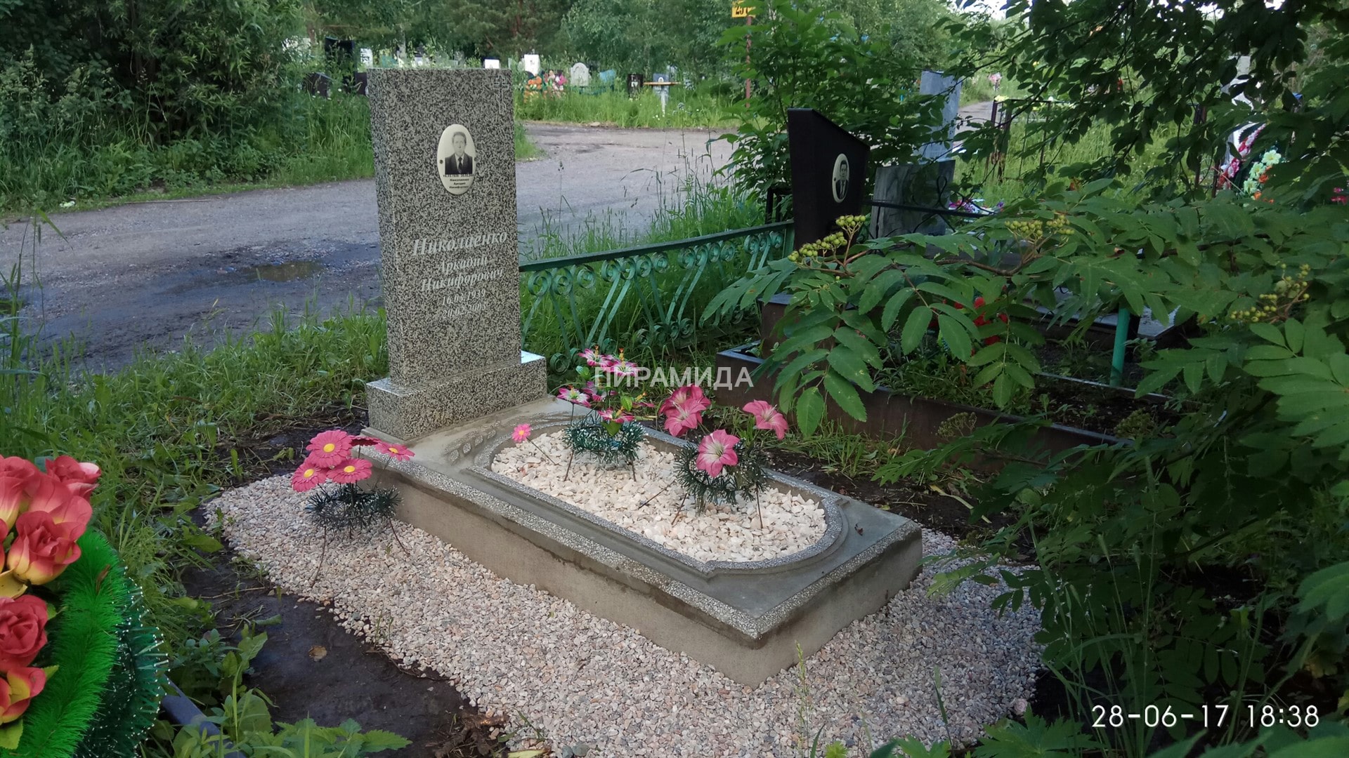 Благоустройство могил и оформление памятников в Томске | Все виды услуг в  одном месте
